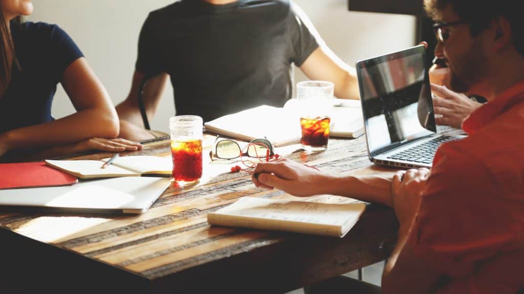 people-coffee-tea-meeting-1024x576